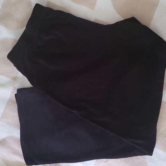 Luxurious Velvet Soft Black 2 Piece Lounge Set By Roudelain For MACYS - Women's - Picture 2 of 4